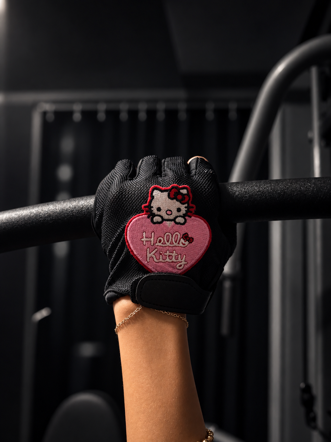 Lifting gloves for women with a cute cat design