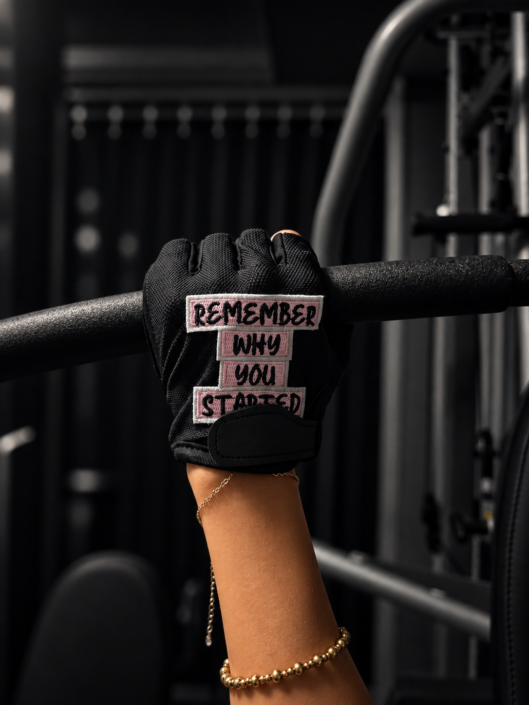 Lifting gloves for women with a motivational phrase