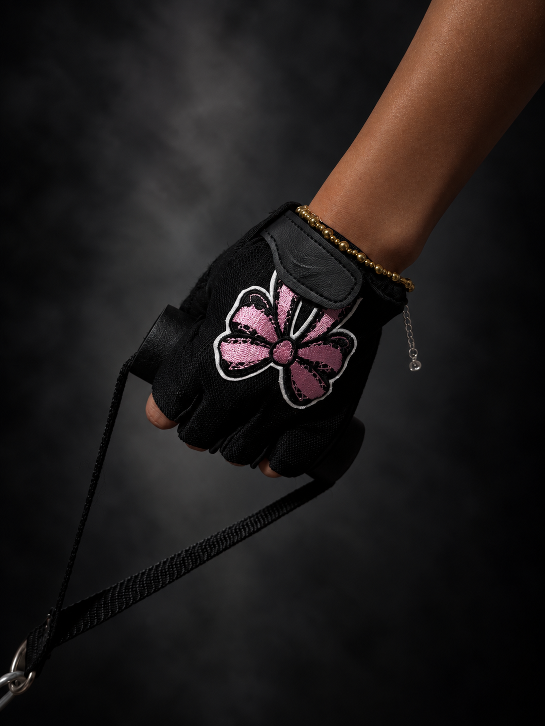 Lifting gloves for women with a bow