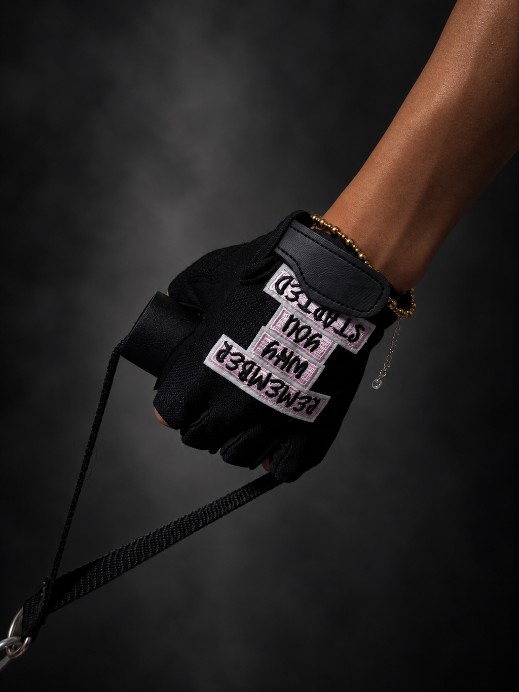 Lifting gloves for women with a motivational phrase
